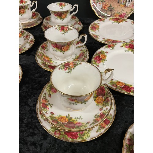 235 - COMPLETE TEA SERVICE FROM ROYAL ALBERT BONE CHINA THE OLD COUNTRY ROSES PATTERN INCLUDES CUPS, SAUCE... 