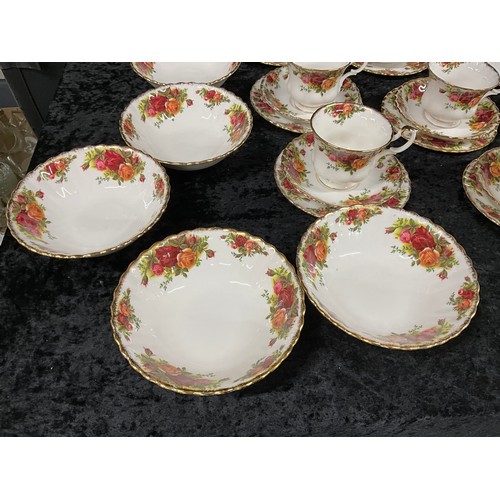 235 - COMPLETE TEA SERVICE FROM ROYAL ALBERT BONE CHINA THE OLD COUNTRY ROSES PATTERN INCLUDES CUPS, SAUCE... 