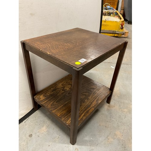 422 - SMALL OAK SIDE TABLE WITH SHELF  H24