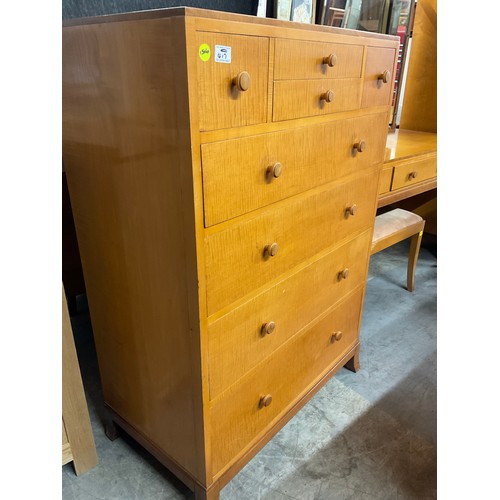 417 - VINTAGE MAPLE EIGHT DRAWER CHEST ON SPLAYED FEET W32