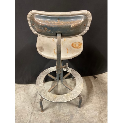 440 - VINTAGE ADJUSTABLE WORKSHOP CHAIR