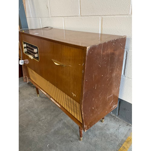 404 - VINTAGE TEAK CASED RADIOGRAM W40