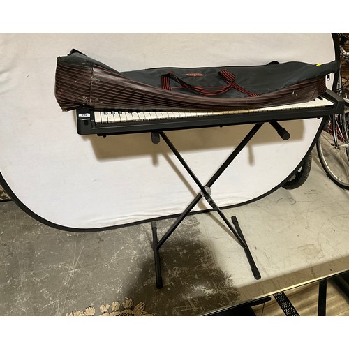 292 - YAMAHA PSR/GS76 KEYBOARD ON STAND WITH CASE