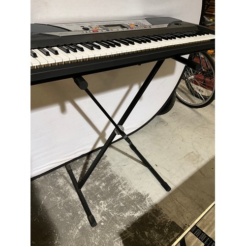 292 - YAMAHA PSR/GS76 KEYBOARD ON STAND WITH CASE