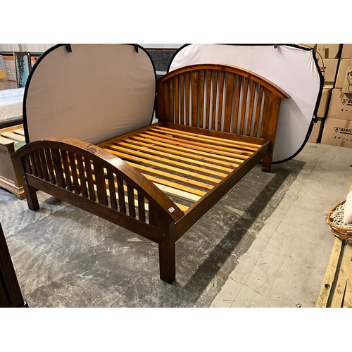 311 - LARGE MAHOGANY FRAMED KING SIZE WOODEN BED L 84