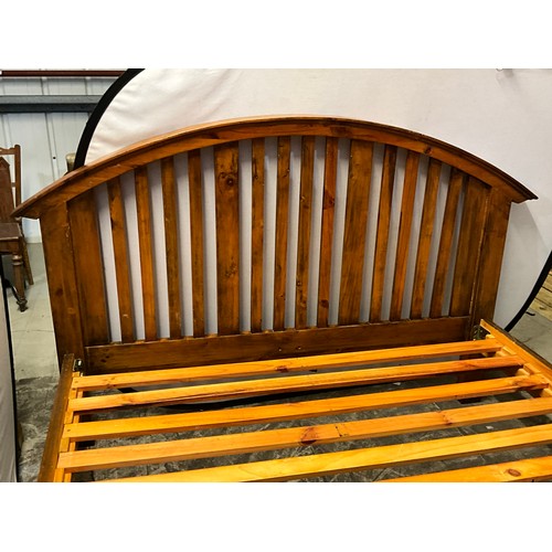 311 - LARGE MAHOGANY FRAMED KING SIZE WOODEN BED L 84