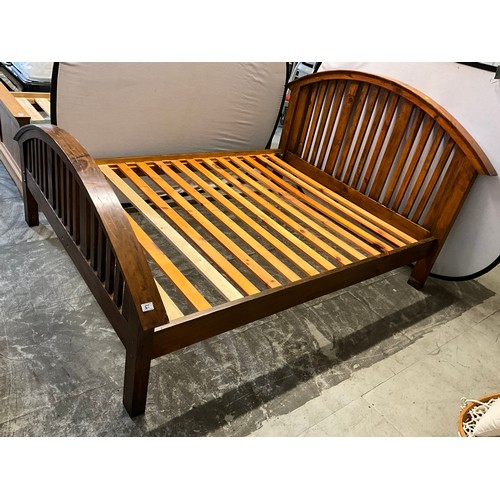 311 - LARGE MAHOGANY FRAMED KING SIZE WOODEN BED L 84