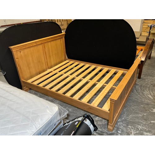 312 - LARGE MODERN OAK KING SIZE BED FRAME L 84