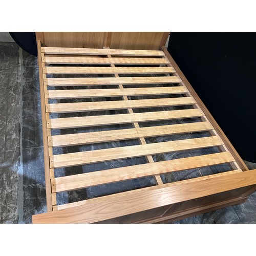 312 - LARGE MODERN OAK KING SIZE BED FRAME L 84