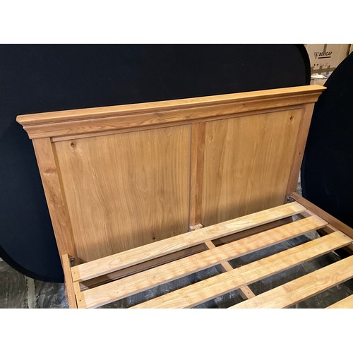 312 - LARGE MODERN OAK KING SIZE BED FRAME L 84