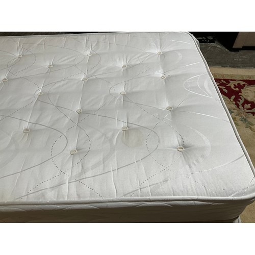 318 - MODERN 4FT DOUBLE BED WITH MATTRESS L 76