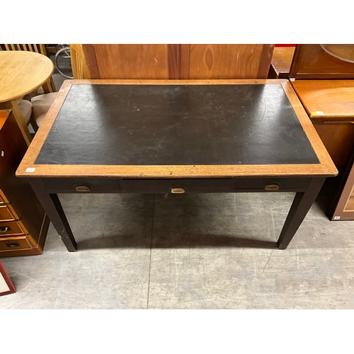 412 - LARGE EDWARDIAN OAK FRAMED OFFICE DESK WITH THREE DRAWERS AND SQUARE TAPERING LEGS W60