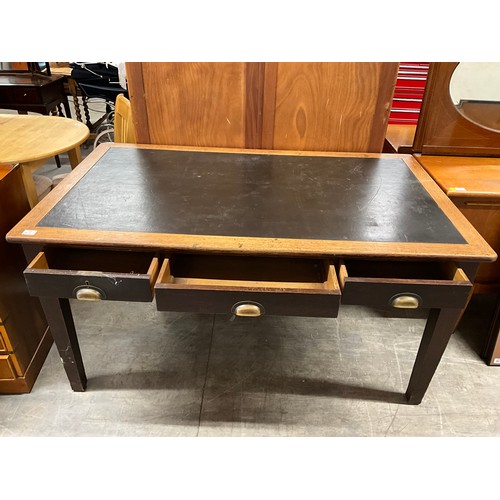 412 - LARGE EDWARDIAN OAK FRAMED OFFICE DESK WITH THREE DRAWERS AND SQUARE TAPERING LEGS W60