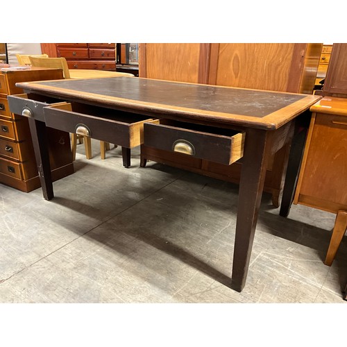 412 - LARGE EDWARDIAN OAK FRAMED OFFICE DESK WITH THREE DRAWERS AND SQUARE TAPERING LEGS W60