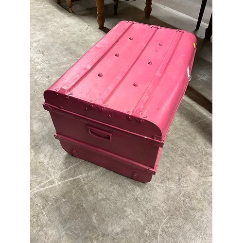 449A - VINTAGE METAL PINK TRAVEL TRUNK NO LOCK W28” D19” H11”