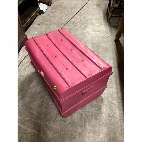 449A - VINTAGE METAL PINK TRAVEL TRUNK NO LOCK W28” D19” H11”