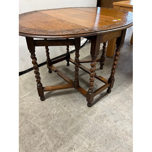 454 - BARLEY TWIST OAK GATELEG TABLE L35