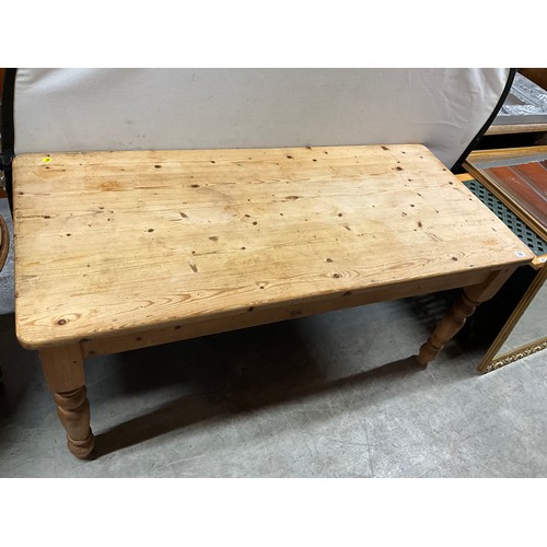 450 - ANTIQUE PINE SCRUB TOP KITCHEN TABLE W30