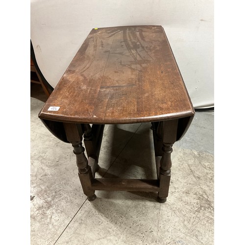 446 - ANTIQUE OAK DROP LEAF GATE LEG TABLE ON TURNED SUPPORTS PEGGED AND DOWELED  W46