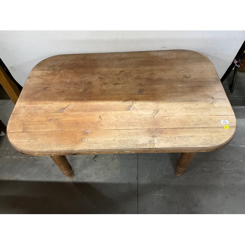 434 - PINE SCRUB TOP KITCHEN TABLE ON TURNED LEGS L53