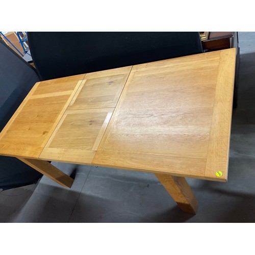 424 - MODERN OAK EXTENDING DINING TABLE L59