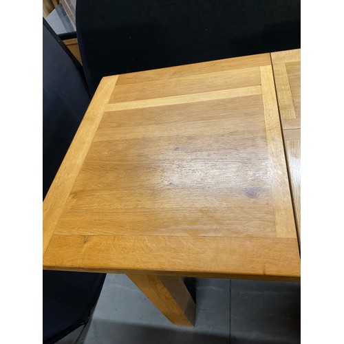 424 - MODERN OAK EXTENDING DINING TABLE L59