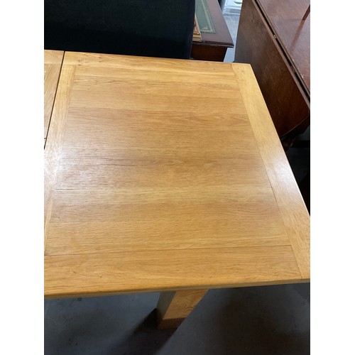 424 - MODERN OAK EXTENDING DINING TABLE L59