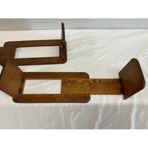 5 - TWO VINTAGE OAK BOOKENDS IN GOOD CONDITION