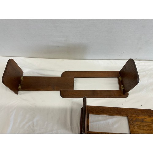 5 - TWO VINTAGE OAK BOOKENDS IN GOOD CONDITION