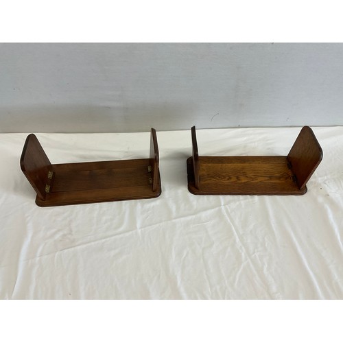 5 - TWO VINTAGE OAK BOOKENDS IN GOOD CONDITION