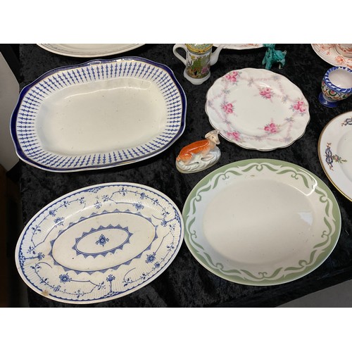 38 - BOX OF CHINA TO INCLUDE WEDGEWOOD, ROYAL WORCESTER, ROYAL CROWN DERBY, COALPORT ETC