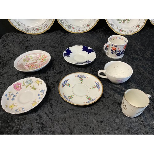 38 - BOX OF CHINA TO INCLUDE WEDGEWOOD, ROYAL WORCESTER, ROYAL CROWN DERBY, COALPORT ETC