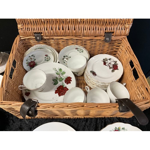 50 - BOX OF CHINA TO INCLUDE PLATES, CUPS AND A PICNIC BASKET OF CHINA TO INCLUDE REGENCY BONE CHINA SET