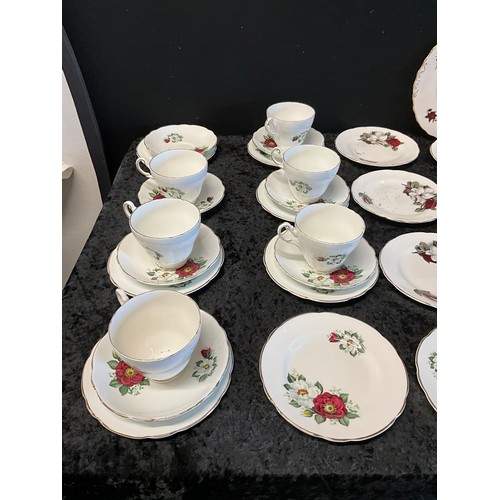 50 - BOX OF CHINA TO INCLUDE PLATES, CUPS AND A PICNIC BASKET OF CHINA TO INCLUDE REGENCY BONE CHINA SET