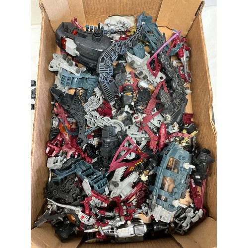 55 - ASSORTMENT OF TRANSFORMER TYPE TOYS IN VARIOUS STATES OF ASSEMBLY A/F