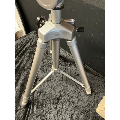 72 - ALUMINIUM CAMERA/VIDEO CAMERA EXTENDING TRIPOD IN ORIGINAL BOX