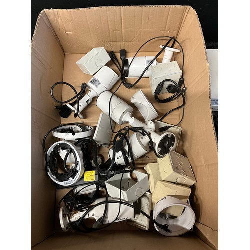 73 - QUANTITY OF USED LIGHTS AND CAMERAS WITH CABLES,REMOTE ETC A/F