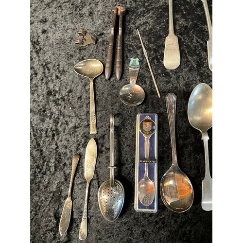 74 - QUANTITY OF MODERN AND VINTAGE CUTLERY TO INCLUDE KNIVES,FORKS,SPOONS ETC