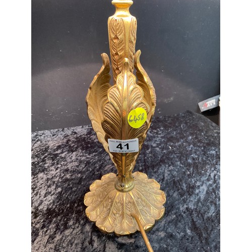 41 - REPRODUCTION BRASS TABLE LAMP DEPICTING THREE LARGE FEATHERS AROUND BRASS COLUMN H19