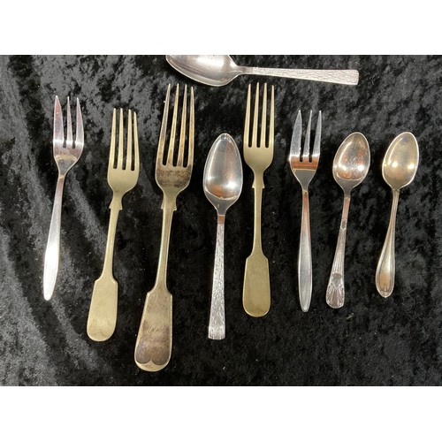 99 - ASSORTED COLLECTION OF PLATED CUTLERY TO INCLUDE TWO SILVER SPOONS ASSORTMENT OF BIRD CERAMIC FIGURE... 