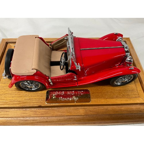 104 - MODEL TRAIN IN WOODEN PRESENTATION BOX  A MG 1948  ROADSTER IN PRESENTATION BOX AND BOX OF A MODEL S... 