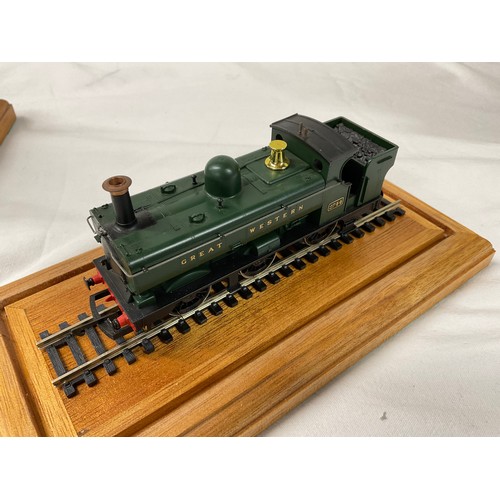 104 - MODEL TRAIN IN WOODEN PRESENTATION BOX  A MG 1948  ROADSTER IN PRESENTATION BOX AND BOX OF A MODEL S... 