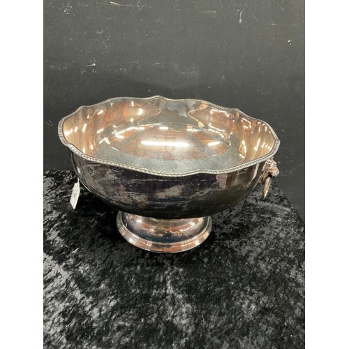 112 - LARGE SILVER PLATE ON COPPER PUNCH BOWL WITH LIONS HEAD HANDLES ,SIX GOBLETS AND SERVING LADLE DIA12... 