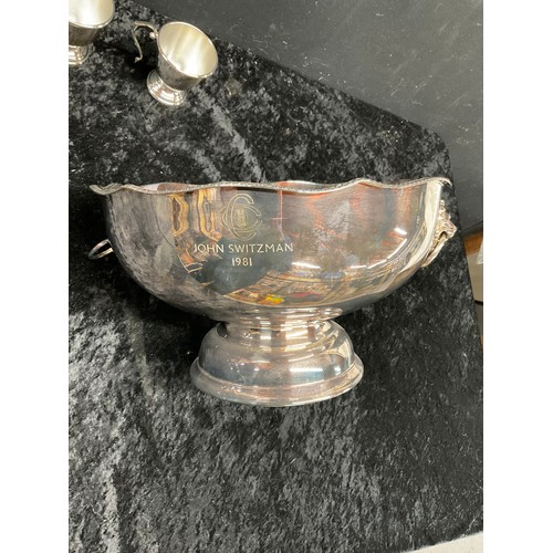 112 - LARGE SILVER PLATE ON COPPER PUNCH BOWL WITH LIONS HEAD HANDLES ,SIX GOBLETS AND SERVING LADLE DIA12... 