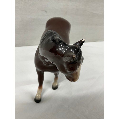 140 - COLLECTION OF ANIMAL FIGURES TO INCLUDE BESWICK BULL SLIGHT CHIP TO ONE HORN AND THREE HORSES