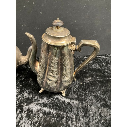 143 - COLLECTION OF METALWARE TO INCLUDE SILVER CADDY SPOON,PLATED TEAPOT PLATED COFFEE JUG SELECTION OF K... 