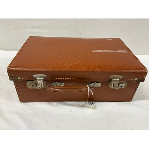 152 - VINTAGE SMALL  SUITCASE  16