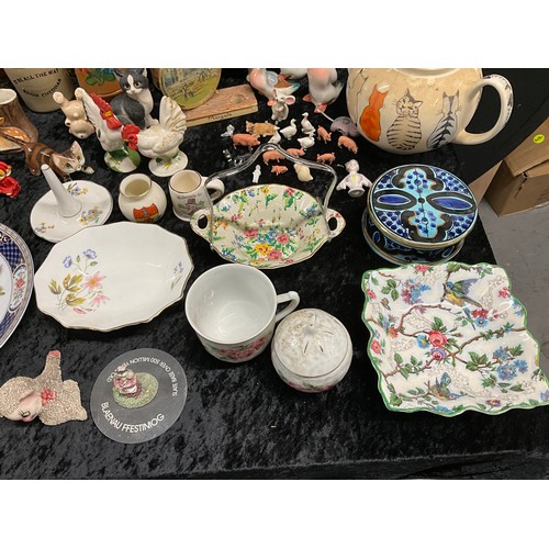 153 - TWO BOXES OF ASSORTED CERAMICS TO INCLUDE TEA SERVICE PLATES VASES ETC