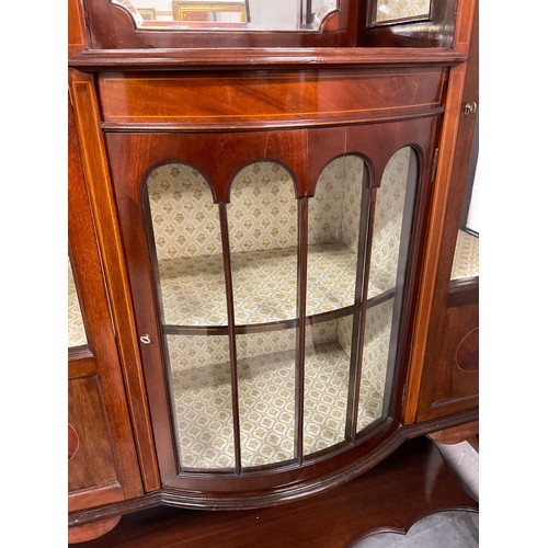 473 - EDWARDIAN MAHOGANY INLAID DISPLAY CABINET WITH THREE GLAZED DOORS AND SHELF TO BASE W48