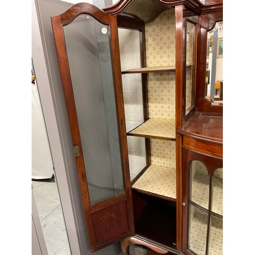 473 - EDWARDIAN MAHOGANY INLAID DISPLAY CABINET WITH THREE GLAZED DOORS AND SHELF TO BASE W48